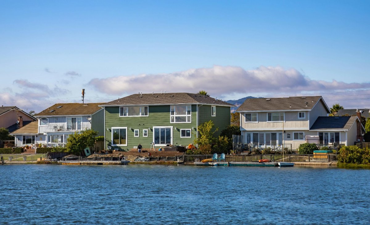 Waterfront homes in a Nevada vacation rental community