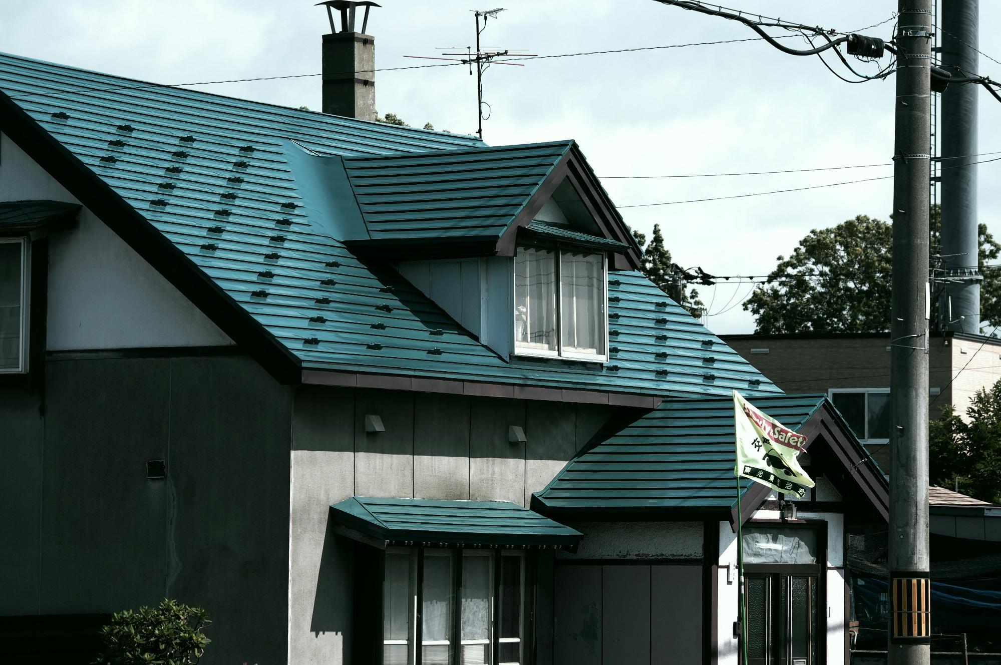 Best Roof Styles for a Cozy Home
